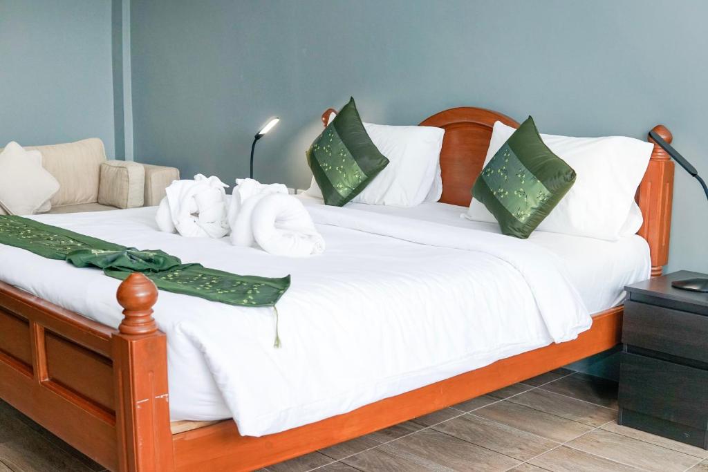 Standard Double Bed (2)