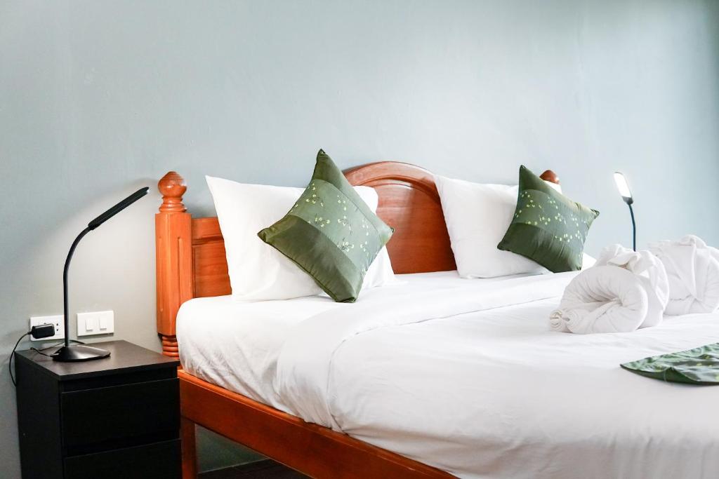 Standard Double Bed (4)