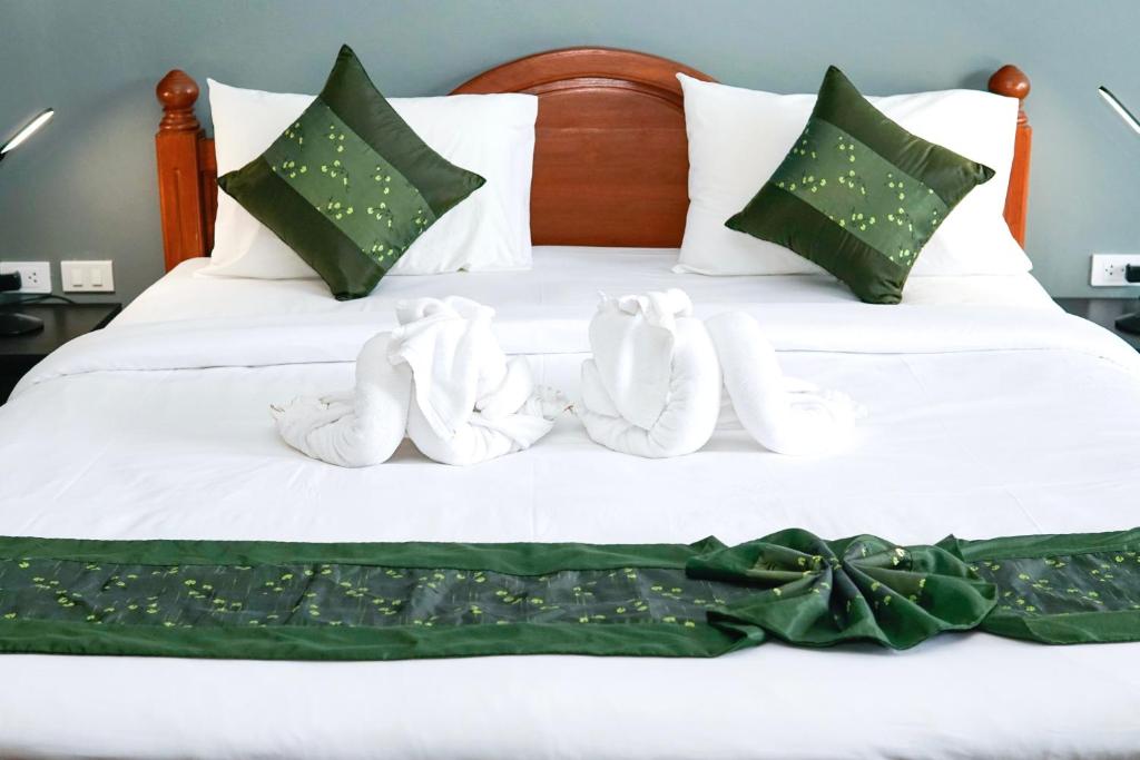 Standard Double Bed (5)