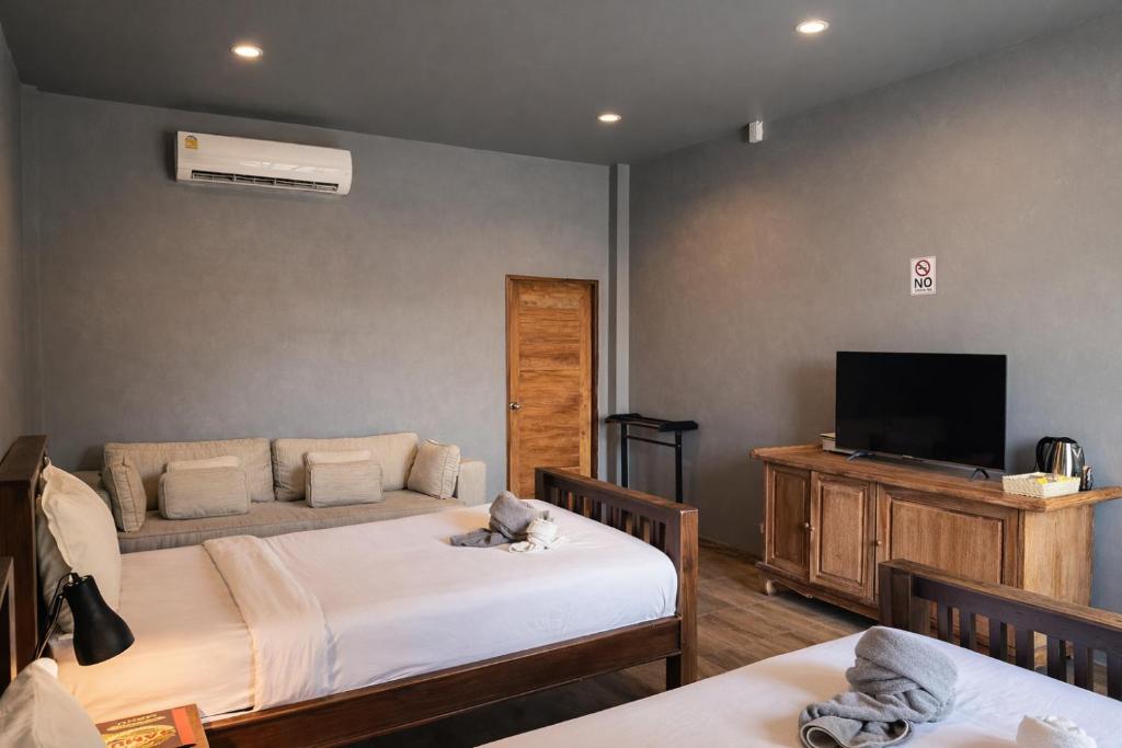 Standard Twin Room (10)