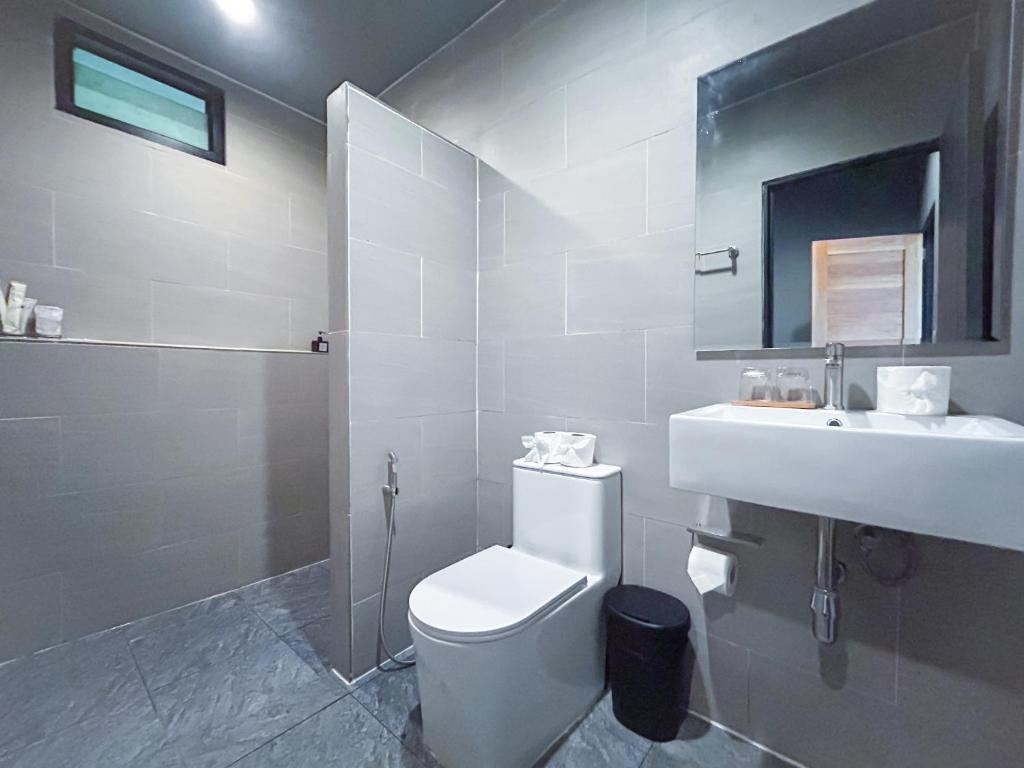 Standard Twin Room (6)