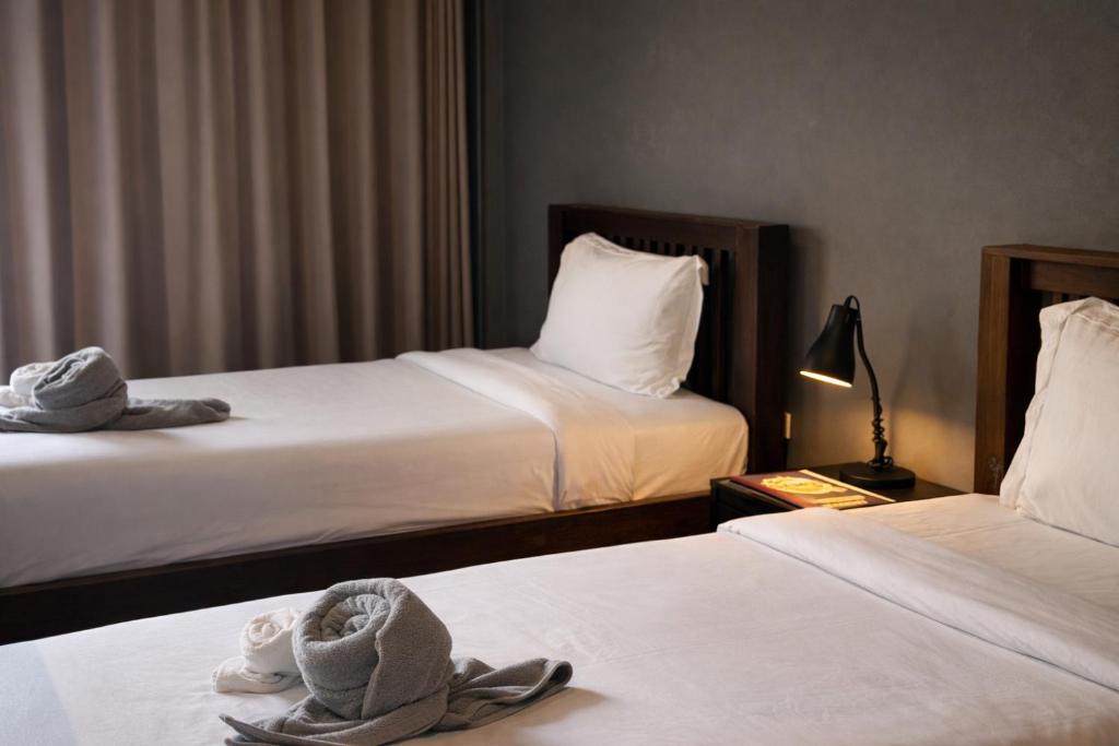 Standard Twin Room (7)